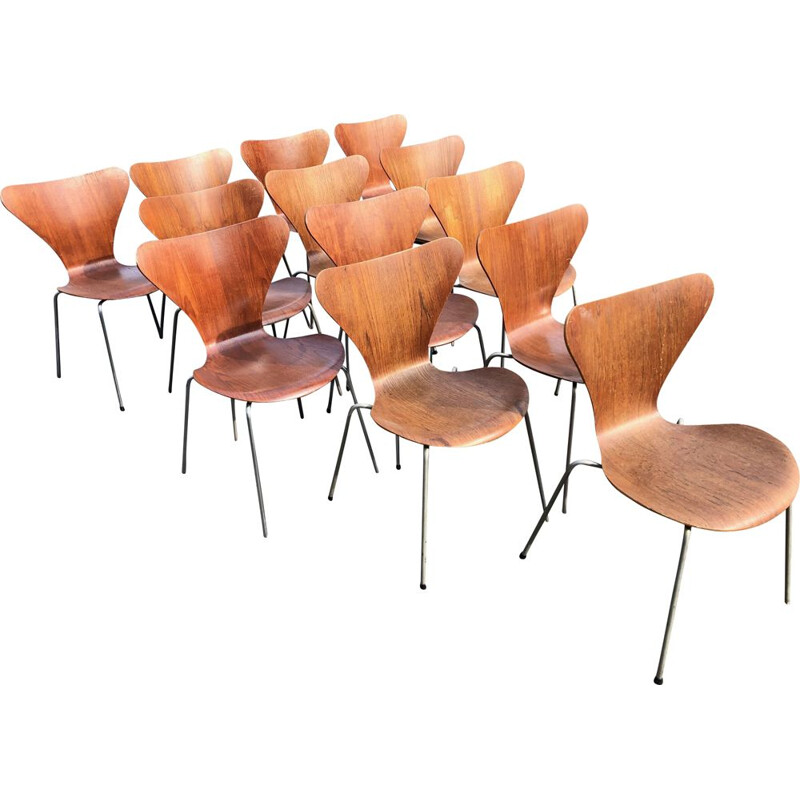 Set of 13 vintage chairs 3107 Serie 7 by Arne Jacobsen 