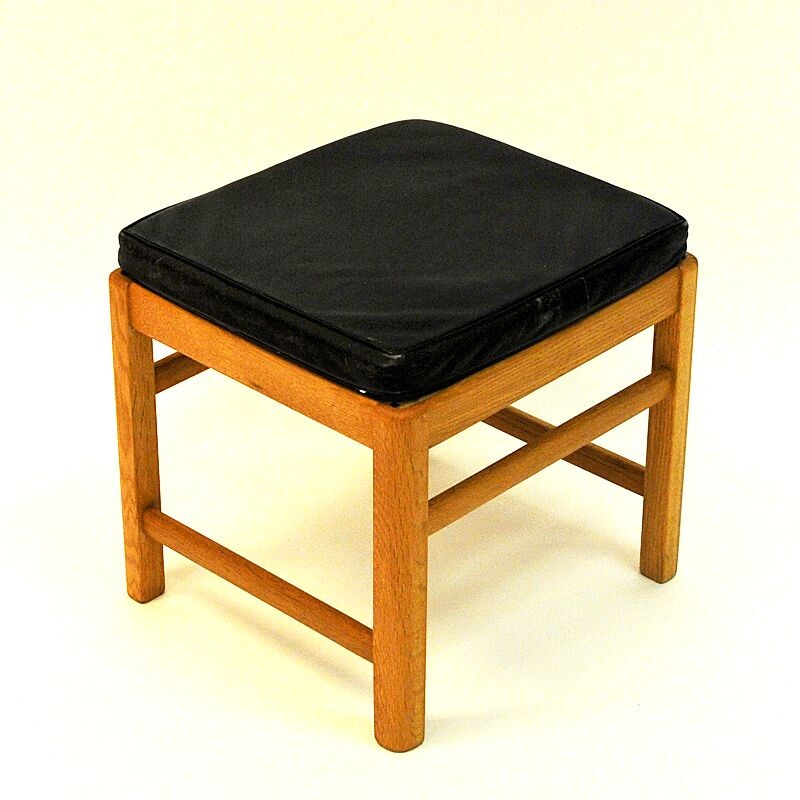 Vintage Scandinavian stool in oak with black leather seat from the 60s