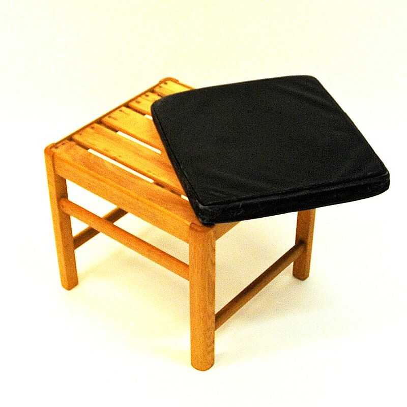 Vintage Scandinavian stool in oak with black leather seat from the 60s