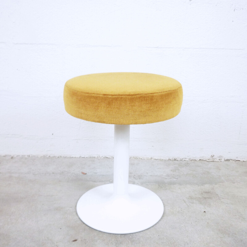 Tabouret blanc vintage avec assise en velours jaune