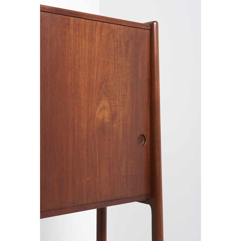 RY20 highboard in teak by Hans J. Wegner