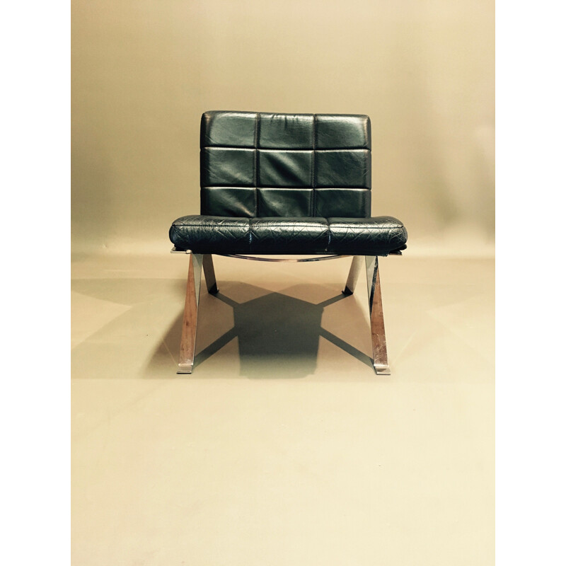 Vintage armchair in black leather by Hans Eichenberger 1960