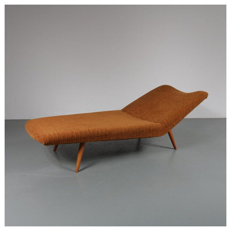 Vintage daybed for Artifort in brown fabric and wood 1950