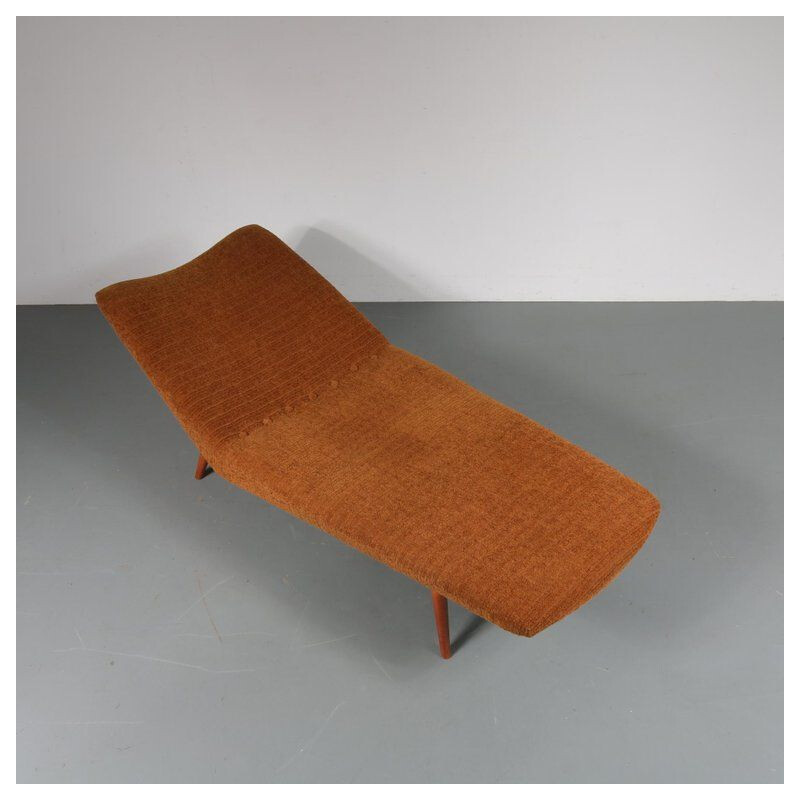 Vintage daybed for Artifort in brown fabric and wood 1950