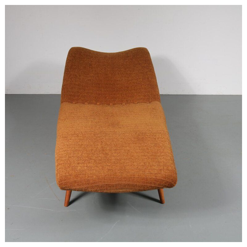 Lit de repos vintage pour Artifort en tissu marron et bois 1950