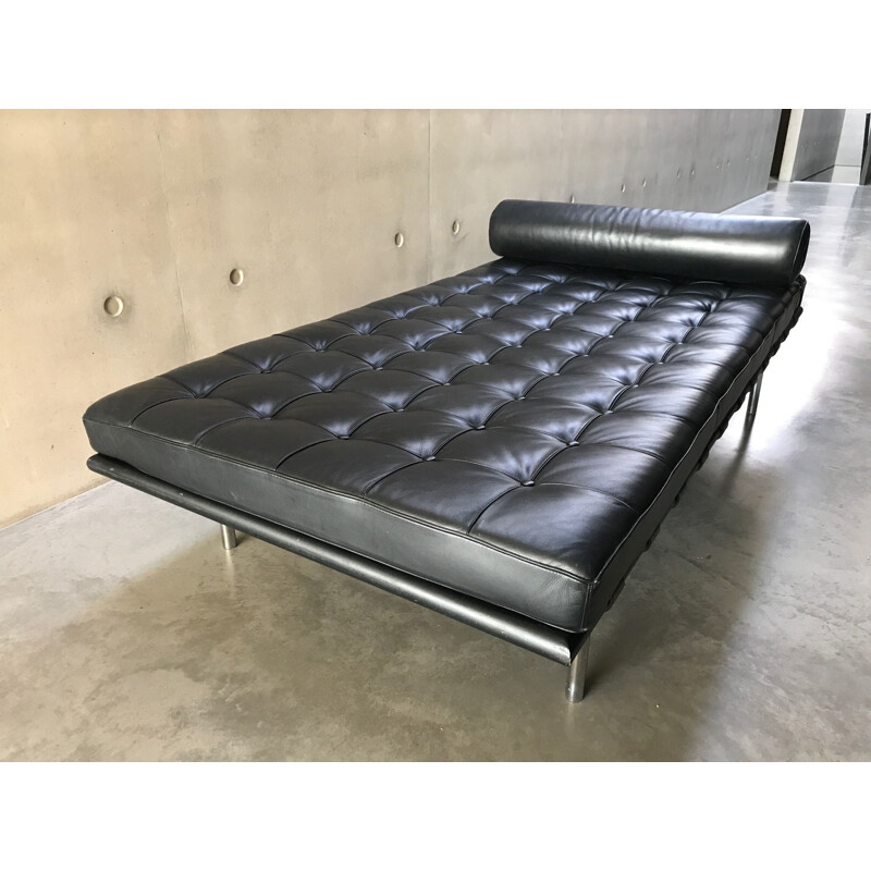 Vintage Barcelona daybed for Knoll in black leather