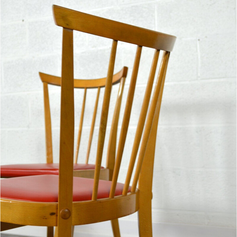 Set of 3 vintage chairs and 1 stool in wood and red vinyl 1960