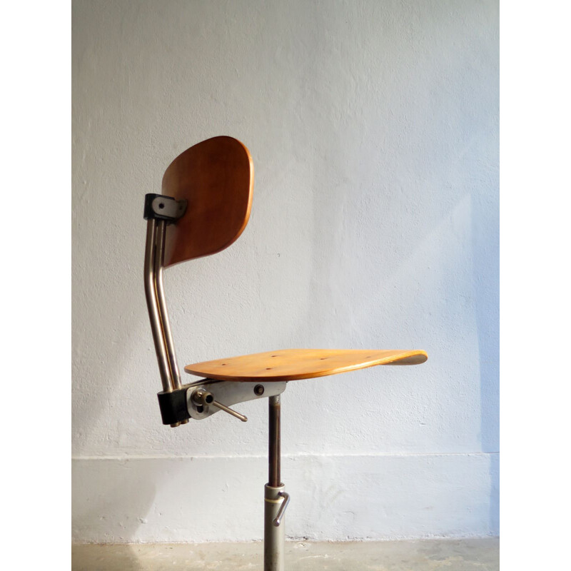 Chaise vintage industrielle réglable avec base en fonte d'acier