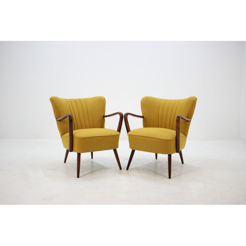 Paire de fauteuils vintage tchèques en tissu jaune et bois 1950