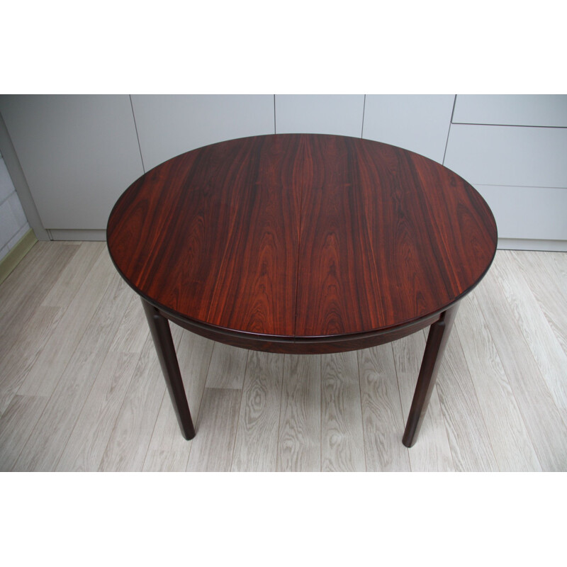 Vintage dining table in rosewood with integrated extension leaves
