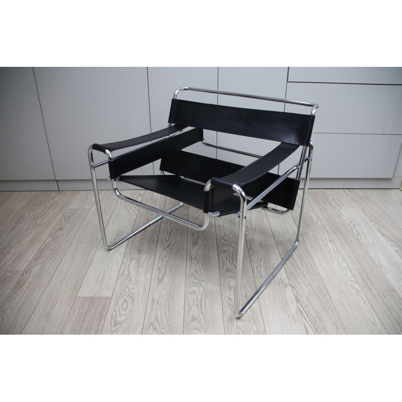 Fauteuil vintage Wassily B3 en cuir noir Marcel Breuer pour Gavina