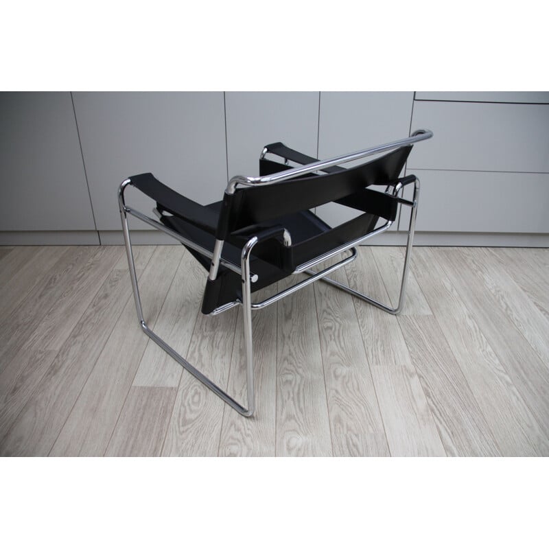 Vintage Wassily armchair B3 in black leather Marcel Breuer for Gavina