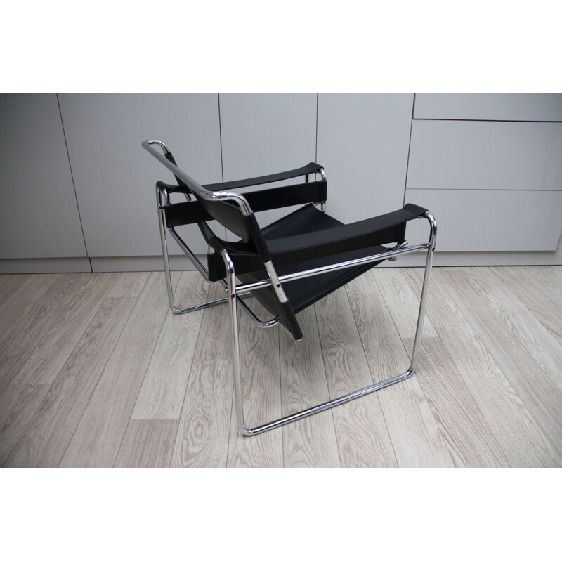 Fauteuil vintage Wassily B3 en cuir noir Marcel Breuer pour Gavina