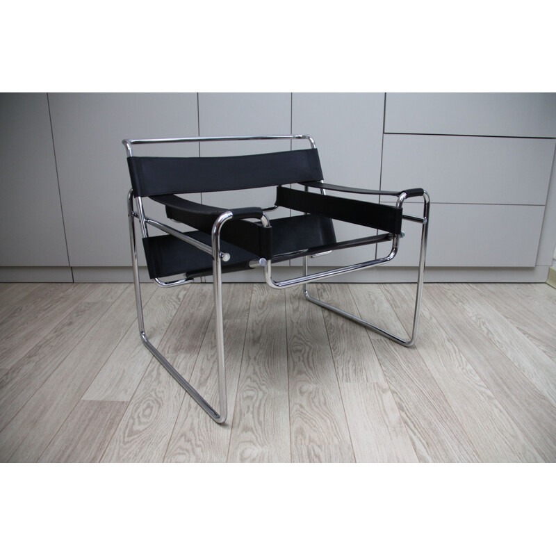 Vintage Wassily armchair B3 in black leather Marcel Breuer for Gavina