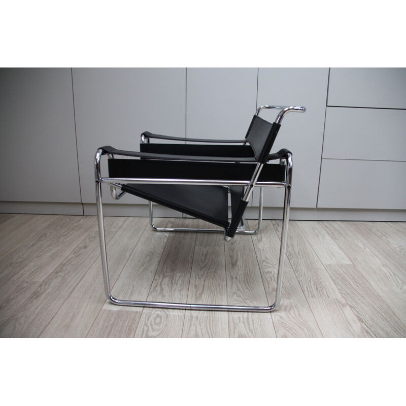 Vintage Wassily armchair B3 in black leather Marcel Breuer for Gavina