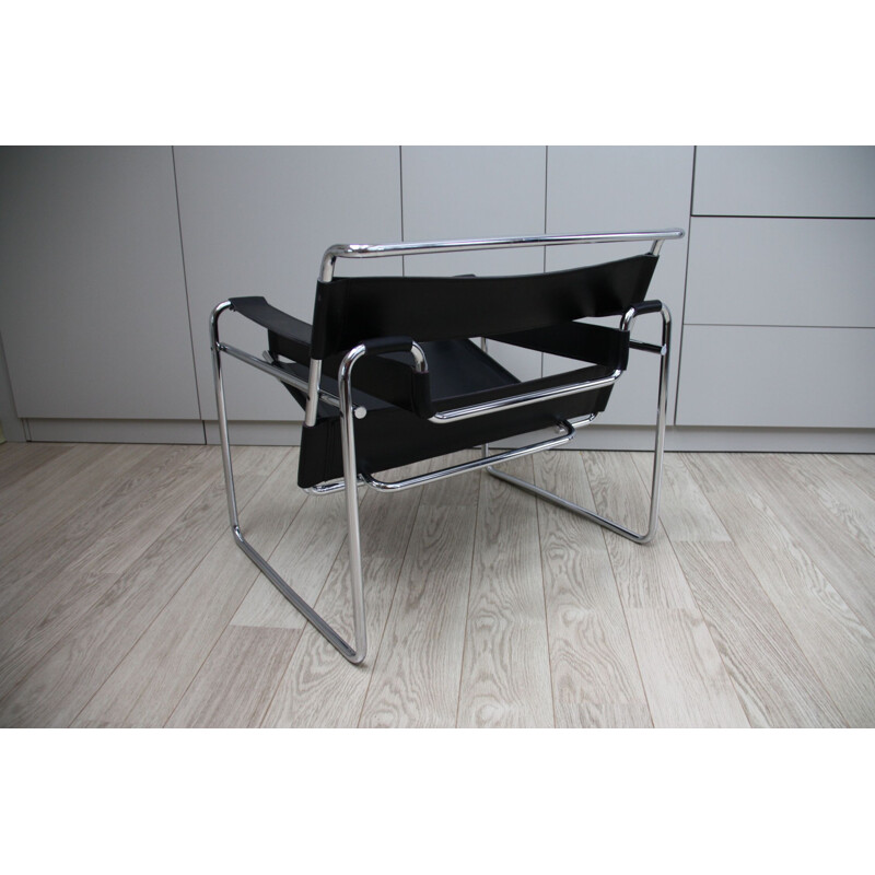 Vintage Wassily armchair B3 in black leather Marcel Breuer for Gavina