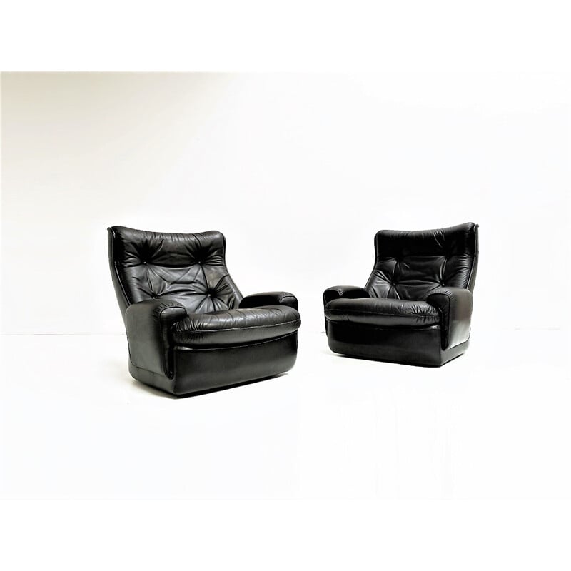 Paire de fauteuils 'orchidée' vintage en cuir noir par Michel Cadestin 