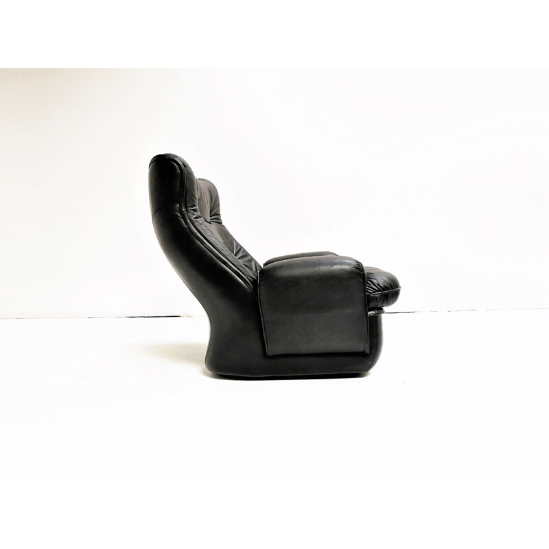 Paire de fauteuils 'orchidée' vintage en cuir noir par Michel Cadestin 