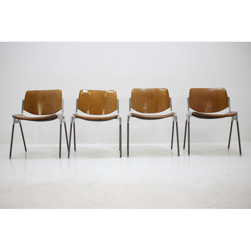 4 chaises à repas vintage par Giancarlo Piretti pour Castelli,1960