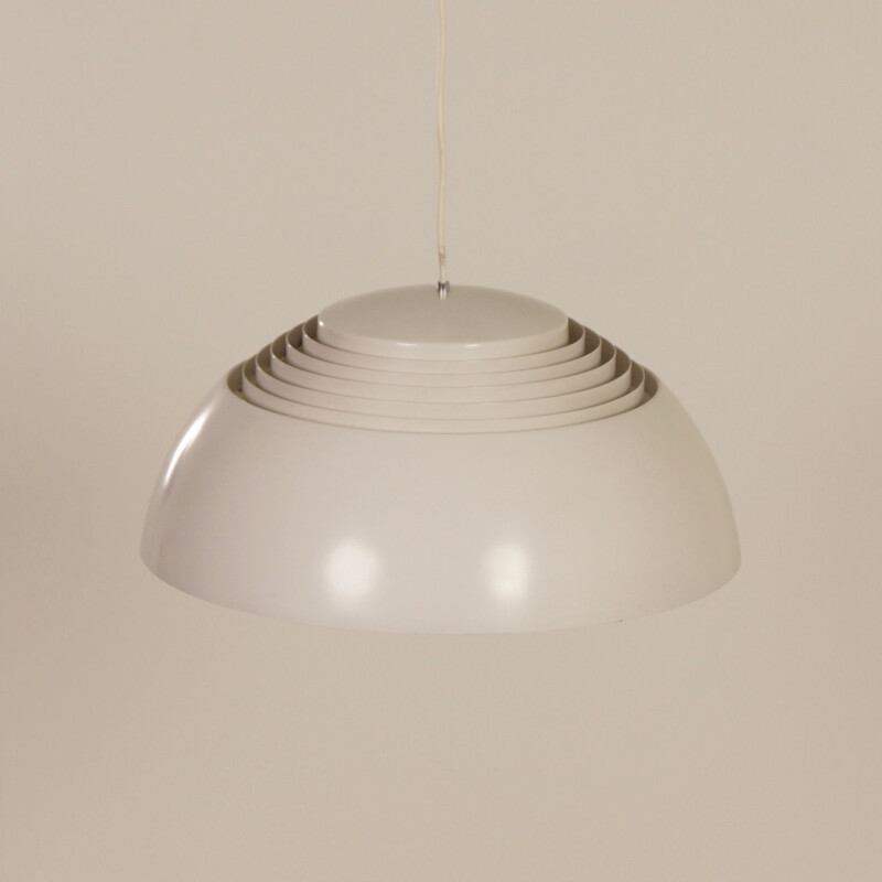 Suspension vintage gris blanc AJ par Arne Jacobsen pour Louis Poulsen