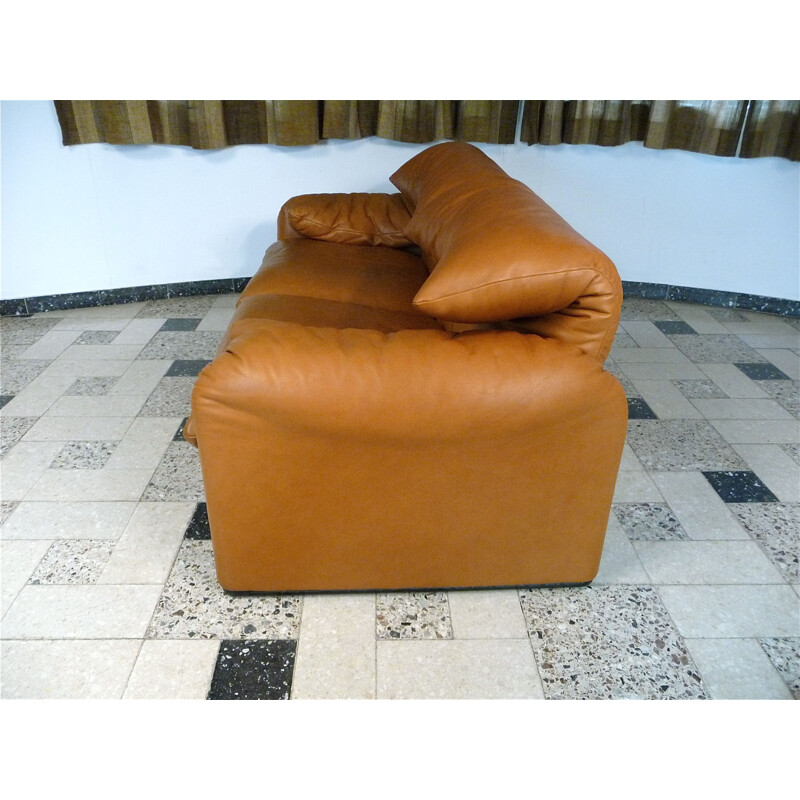 Vintage Maralunga 2 seater leather sofa by Vico Magistretti for Cassina