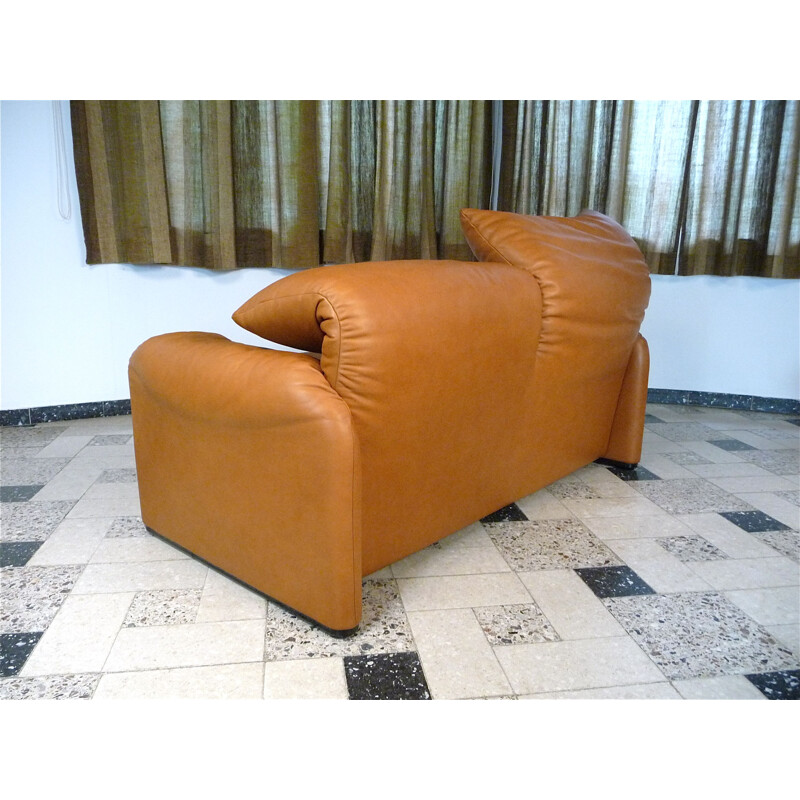 Vintage Maralunga 2 seater leather sofa by Vico Magistretti for Cassina