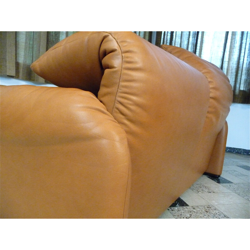 Vintage Maralunga 2 seater leather sofa by Vico Magistretti for Cassina