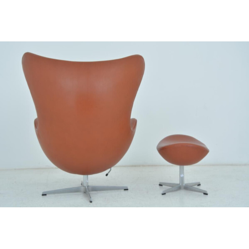 Vintage armchair & ottoman Egg by Arne Jacobsen for Fritz Hansen