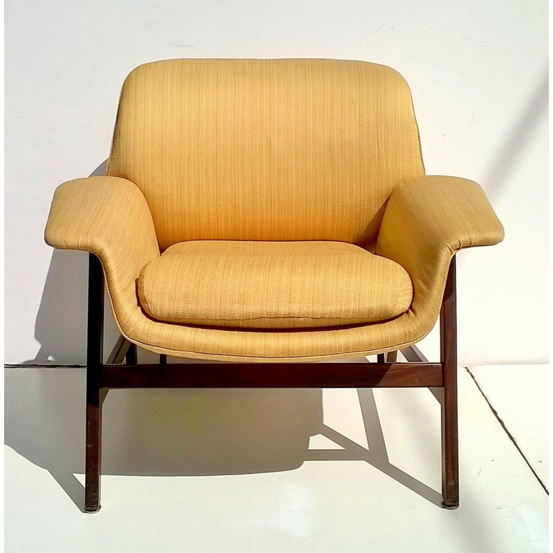 Vintage italian 849 armchair for Cassina in yellow fabric and wood 1950