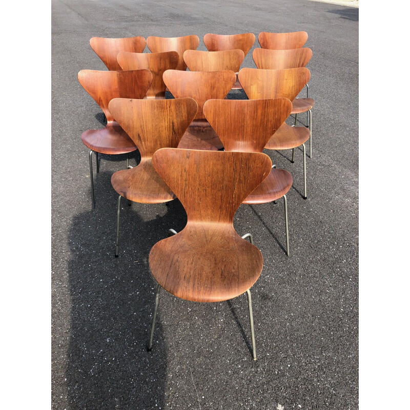 Set of 13 vintage chairs 3107 Serie 7 by Arne Jacobsen 