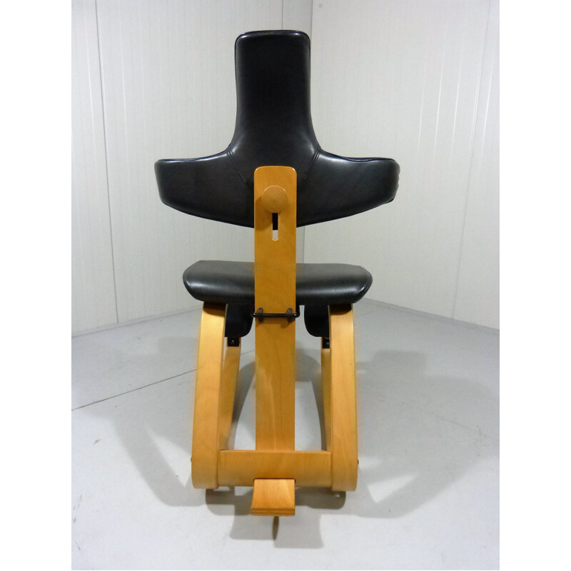 Thatsit beech and leather balance chair, Peter OPSVIK - 1980s