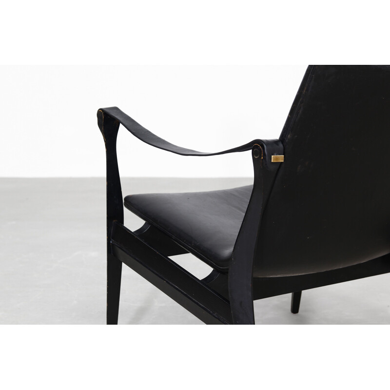 Vintage safari armchair in wood and leather by Ebbe and Karen Clemmensen for Fritz Hansen, Denmark 1958