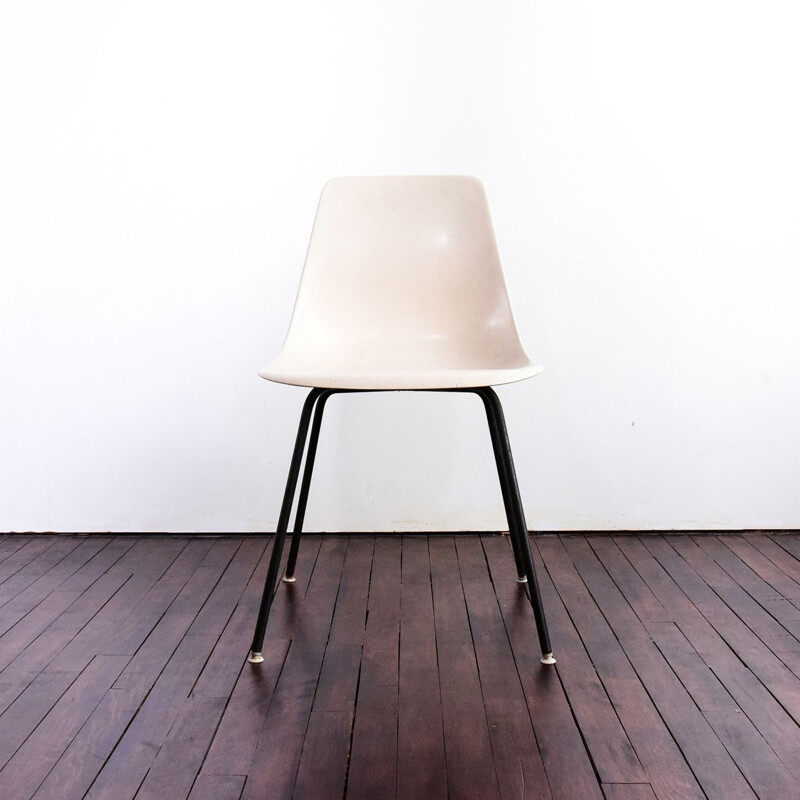 Vintage chair in white fiberglass 1960