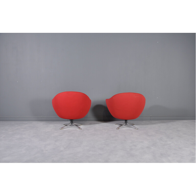 Paire de fauteuils pivotants vintage en tissu rouge et métal 1980