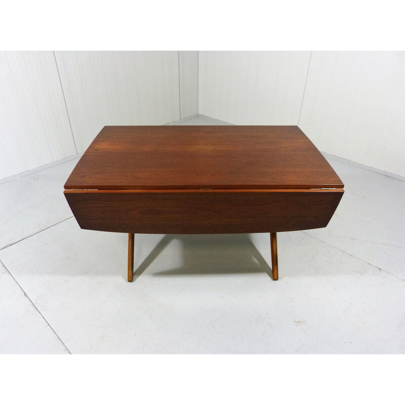 Vintage table by Hovmand Olsen for Mogensen Kold in teak and oak 1960