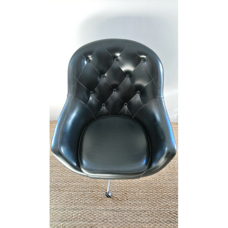 Fauteuil vintage Coquille pivotant en skai noir et métal 1960