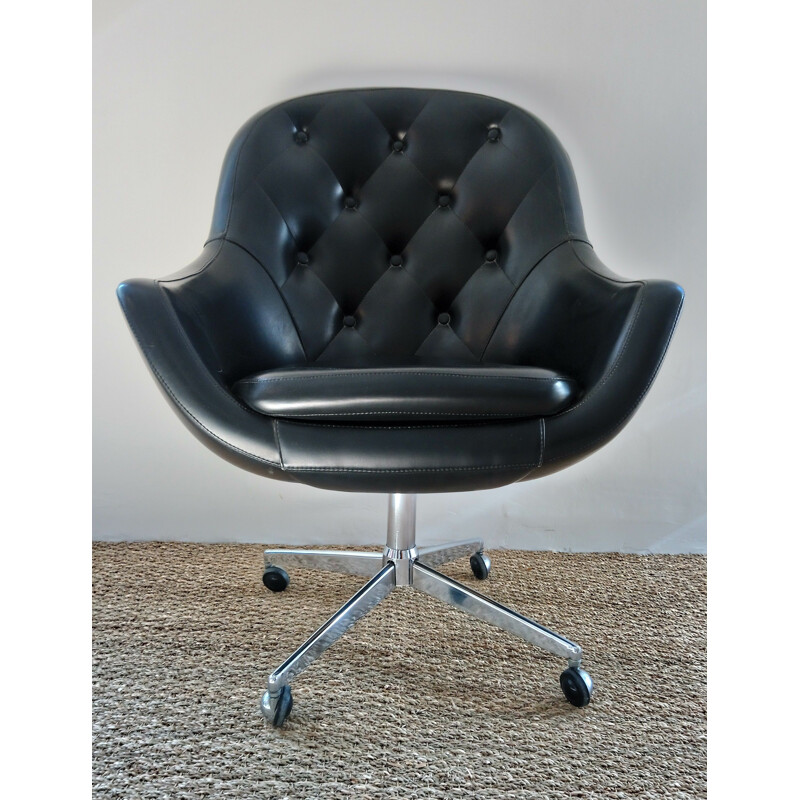 Vintage shell swivelling armchair in black leatherette and metal 1960