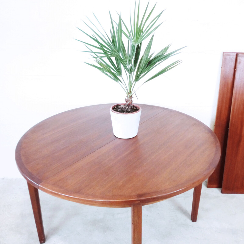 Table à repas vintage ronde en teck avec rallonge Suède 1960