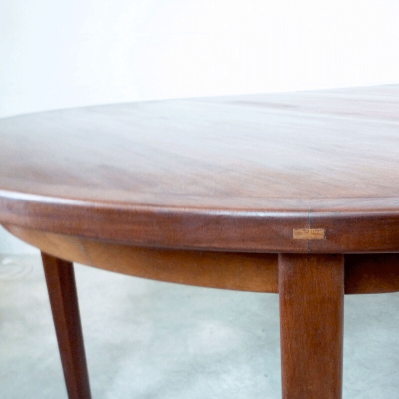 Table à repas vintage ronde en teck avec rallonge Suède 1960