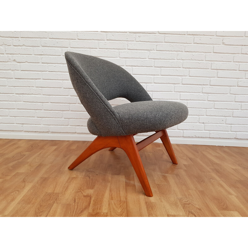 Scandinavian armchair in grey wool and beech