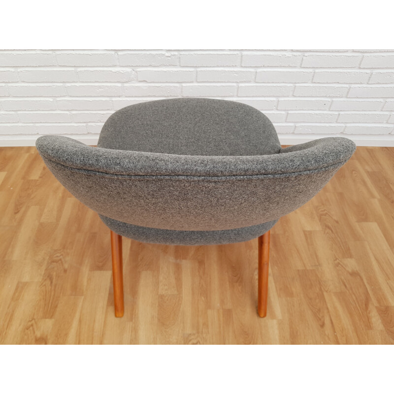 Scandinavian armchair in grey wool and beech