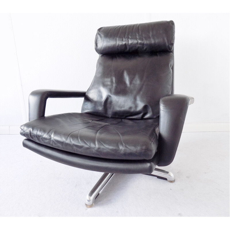 Fauteuil noir en cuir par Hans Kaufeld