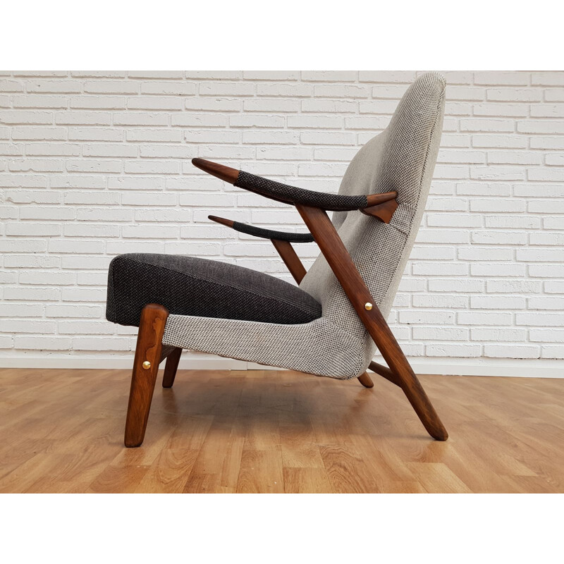 Scandinavian armchair in wool and beechwood