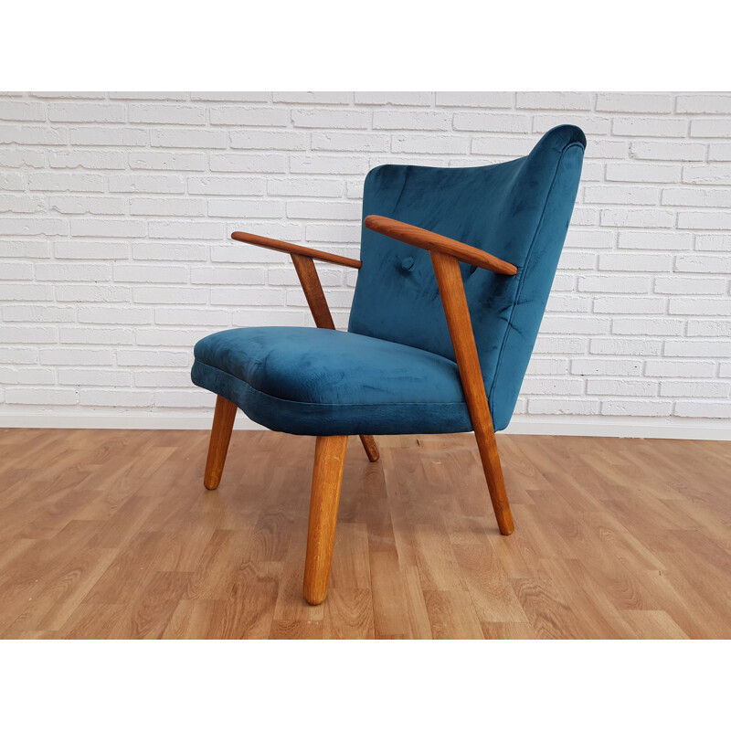 Fauteuil danois en velours bleu et teck