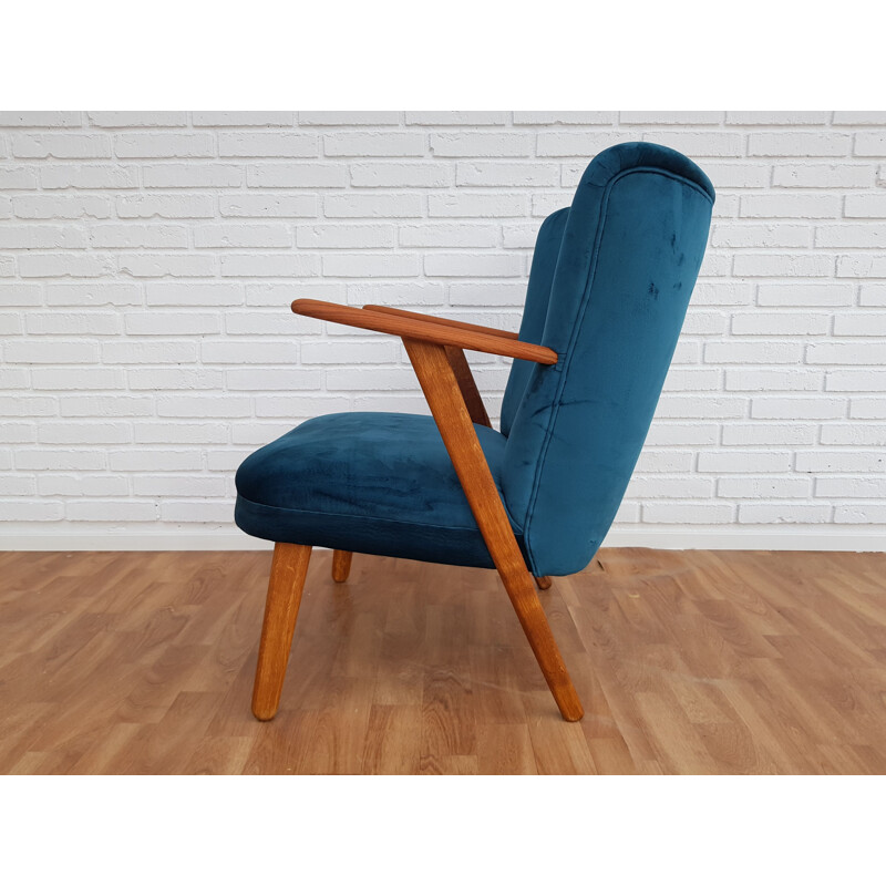 Fauteuil danois en velours bleu et teck