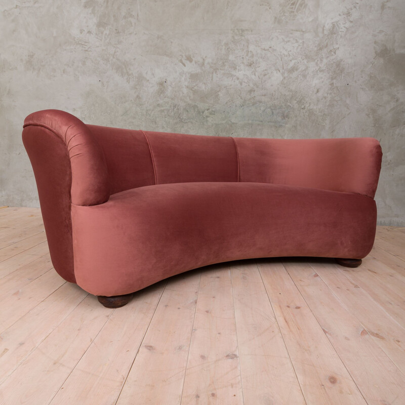 Vintage banana sofa in dark pink velvet and oakwood 1940