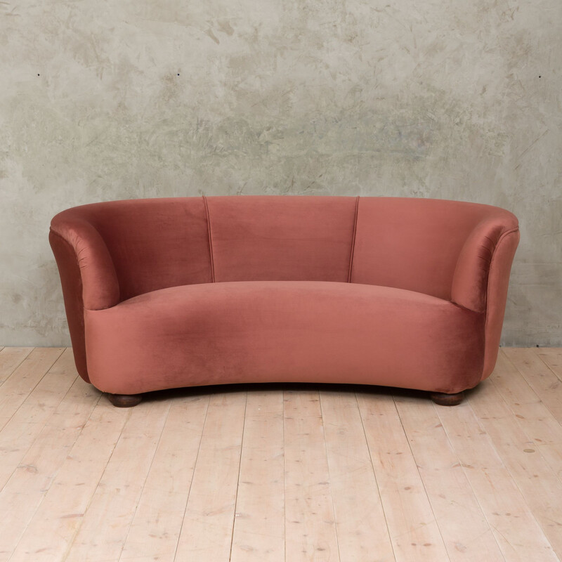 Vintage banana sofa in dark pink velvet and oakwood 1940