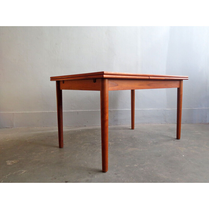 Vintage danish extendable dinning table in teakwood 1960