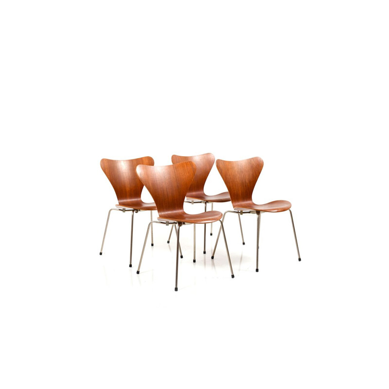 Set of 4 Chairs model 3107 by Arne Jacobsen in teak 