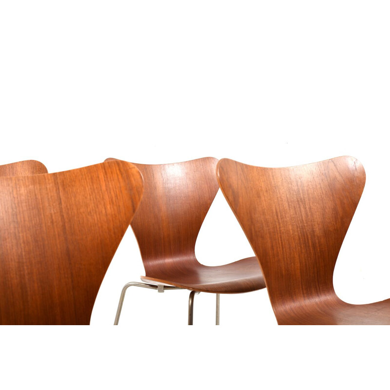 Set of 4 Chairs model 3107 by Arne Jacobsen in teak 